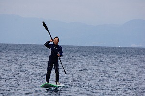 イトマン　立つ